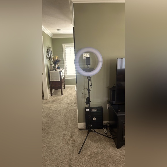 Brand New Round tripod camera light digital 18” - Picture 3 of 9